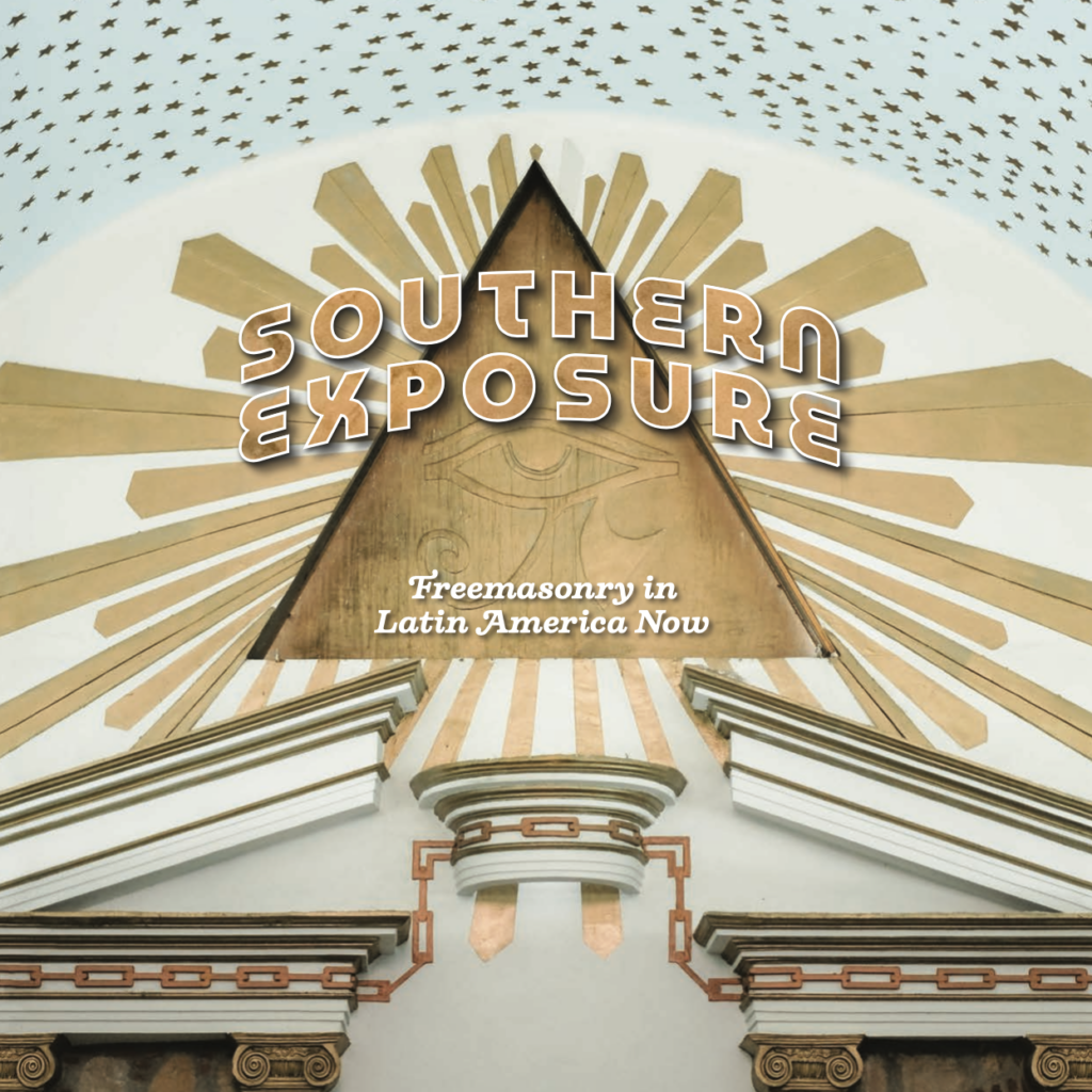 Capa da edição de verão de 2022 da California Freemason Magazine: Southern Exposure, Freemasonry in Latin America Now. Mostra o interior da sala da Loja Maçônica Mexicana.