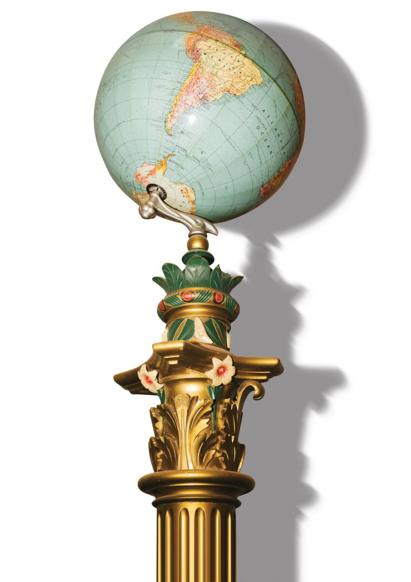Masonic pedestal and globe. The Masonic Rituals of Latin America.